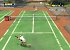 Mit dem Skateboard kann man auch Tennis spielen.