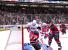 Abwehrspieler und Goalie haben das Nachsehen.