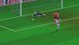 Oliver Kahn streckt sich vergeblich. 
