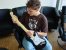 GITARRE Auch die Fender-Klampfe macht nicht den stabilsten Eindruck, lässt sich aber dennoch gut bedienen. (BILD: N-ZONE)