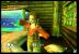 The Legend of Zelda: Ocarina of Time: Der Fischer, der sich in Ocarina of Time dauernd kratzt, ist auch in Twilight Princess verborgen. Wenn man sich außerdem das Bild in der Fischerhütte in Twilight Princess anschaut und gleich danach den Blick auf das Mädchen hinter der Theke richtet, dann kratzt sie sich ebenfalls - ganz im Stil des Fischers von Ocarina of Time.
