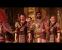 Als einer der letzen Grauen Wächter Fereldens müssen wir in <strong>Dragon Age: Origins</strong> die drohende Vernichtung durch die dunkle Brut abwenden. Nach altbekanntem Bioware-Strickmuster müssen wir im Spielverlauf wichtige Bündnisse schmieden. Welcher Partei wir unser Vertrauen schenken, bleibt uns überlassen. Auch auf unsere Gruppenmitglieder, die wir nach und nach treffen, können wir großen Einfluss ausüben. Erwärmen wir das Herz der verbitterten Morrigan? Blicken wir hinter die Fassade der unscheinbaren Leliana?
