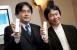 Satoru Iwata und Shigeru Miyamoto mit der Wii-Fernbedienung.