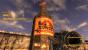Diese riesige Flasche markiert den Eingang zum Sunset Sarsaparilla-Hauptquartier, in dem wir für Alice McLafferty von der Karminroten Karawane eine illegale Kronkorkenpresse zerlegen sollen.