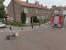 Diese Frau wurde tatsächlich von dem Feuerwehrauto erfasst, hat sich aber nicht verletzt. Das Foto wurde trotzdem aus Streetview entfernt.