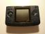 Der Neo Geo Pocket Color von SNK musste in direkte Konkurrenz zum Game Boy Color treten, konnte sich aber nicht durchsetzen. Das dürfte auch daran gelegen haben, dass der Handheld in den USA und Europa weitgehend unbekannt war.
