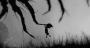 <strong>Limbo</strong> (PS3, Xbox 360) zeichnet sich durch seinen schwarz-weißen und minimalistischen Grafikstil sowie der Abwesenheit von Musik aus. Der Horror-Plattformer ist künstlerisch und beängstigend zugleich.