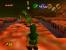 Ganondorf trat in Ocarina of Time zum ersten Mal als Widersacher auf. Ebenfalls führt der Titel das Triforce und viele bekannte Gesichter, etwa den Deka-Baum, ein. Mithilfe der namensgebenden Okarina der Zeit erschafft Prinzessin Zelda zwei parallele Zeitlinien. Ab jetzt wird's ein bisschen kompliziert!