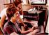 <strong>Der Kultfilm War Games</strong> - Inmitten des Kalten Kriegs hackt sich der Teenager David unabsichtlich in den Computer des US-Atomraketen-Abwehrschirms. Er glaubt, er würde ein brandneues Videospiel zocken, ein Strategiespiel! Er löst in Wirklichkeit aber den Startbefehl für einen Atomschlag auf Russland aus.