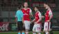 Herrlich, wie die Arsenal-Abwehr den Schiri bedrängt, weil der auf den Punkt gezeigt hat. Völlig zu Recht übrigens - die Leistungen der Unparteiischen sind wesentlich besser als beim Vorgänger.