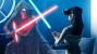 Star Wars: Jedi Challenges ermöglicht Lichtschwertduelle gegen KI-Gegner, die in Hologrammform im Raum auftauchen. Das Starterpaket inklusive Lenovo Mirage AR Headset, Lightsaber Controller und Zubehör kostet 199 Euro. (Quelle: Lenovo / Disney)