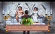 Eine der technischen Innovationen in King’s Quest VI: Heir Today, Gone Tomorrow (1992) ist Lippensynchronität innerhalb der Dialoge. Die Amiga-Umsetzung übernimmt Revolution Software, die später eigene Adventure-Hits wie Baphomets Flucht erschaffen.<br> &nbsp;