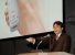 Nintendo-Chef Saturo Iwata präsentierte auf der Tokyo Game Show 2005 zum ersten Mal die Wiimote. Das vorgestellte Modell ähnelte stark der späteren Verkaufsversion.