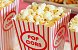 Eine Tüte Popcorn, randvoll gefüllt.