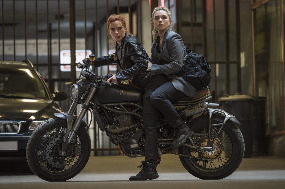 Scarlett Johansson und Florence Pugh in Black Widow.