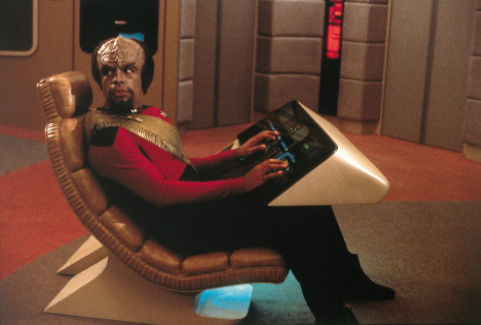 Eigentlich war er als kleiner Nebencharakter geplant, doch Michael Dorns klingonischer "Marine" Worf überzeugte auf Anhieb.