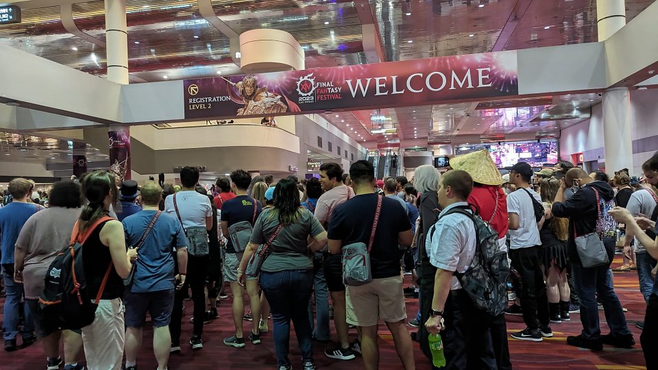 Fans warten beim Final Fantasy 14 Fanfest.